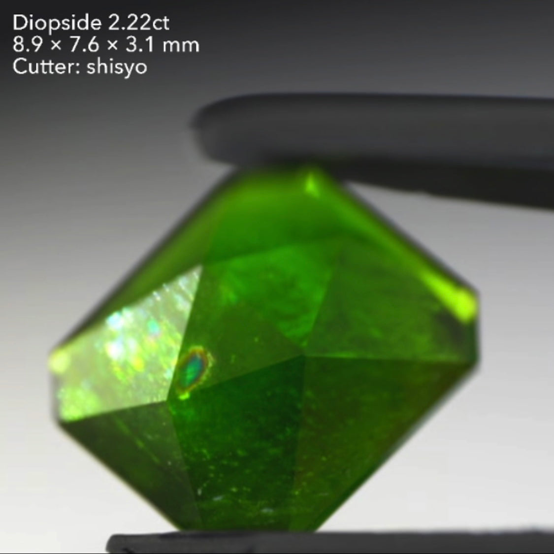 カッコいい❎(エックス)カットを施した虹入りダイオプサイト2.22ct🌈師匠作品👍GTJ名物【HPオークション】こちらはクーポンはごめんなさい🙏