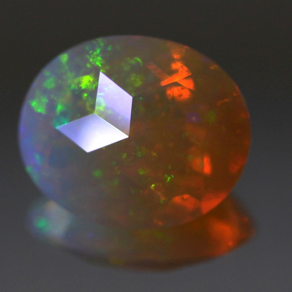 ゲオ先生の独自カット作品「キューブスターカット・オーバルversion」エチオピアオパール2.34ct ✨