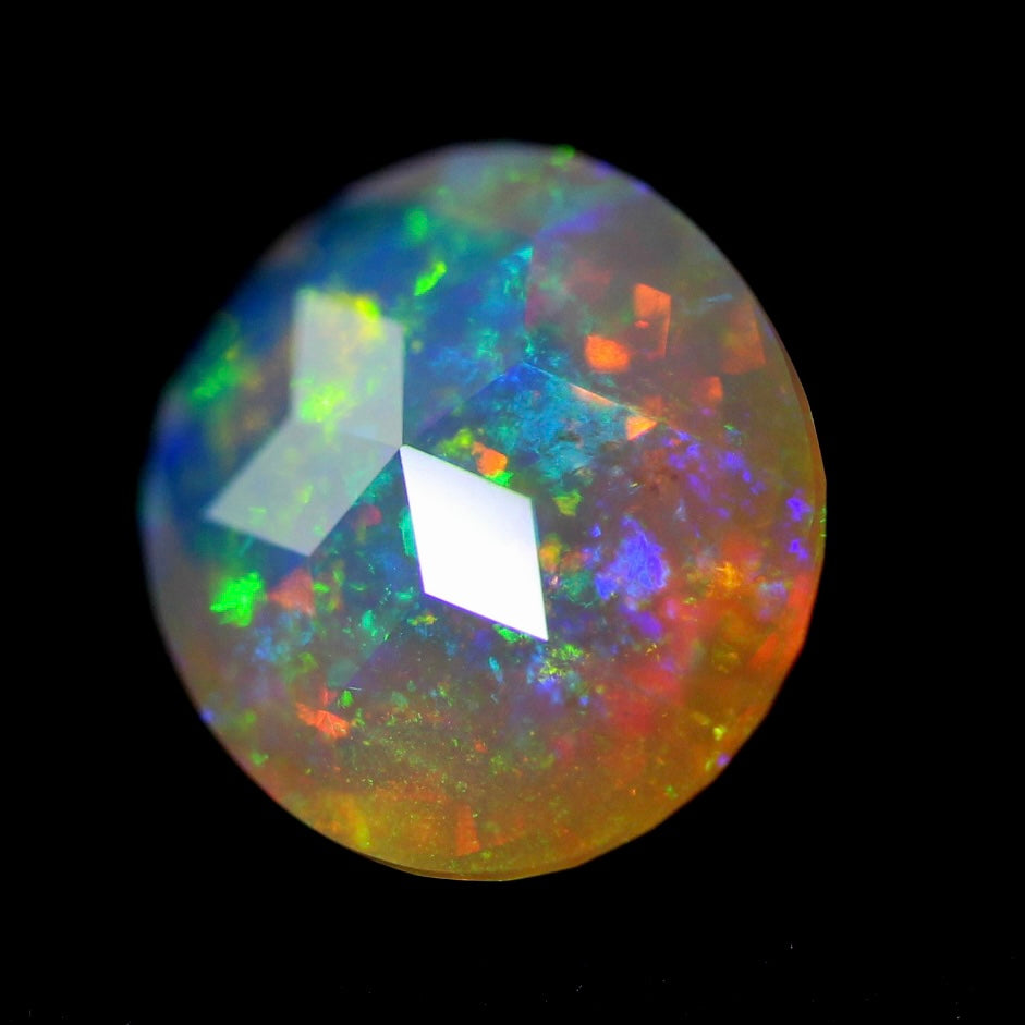 ゲオ先生の独自カット作品「キューブスターカット・オーバルversion」エチオピアオパール2.34ct ✨