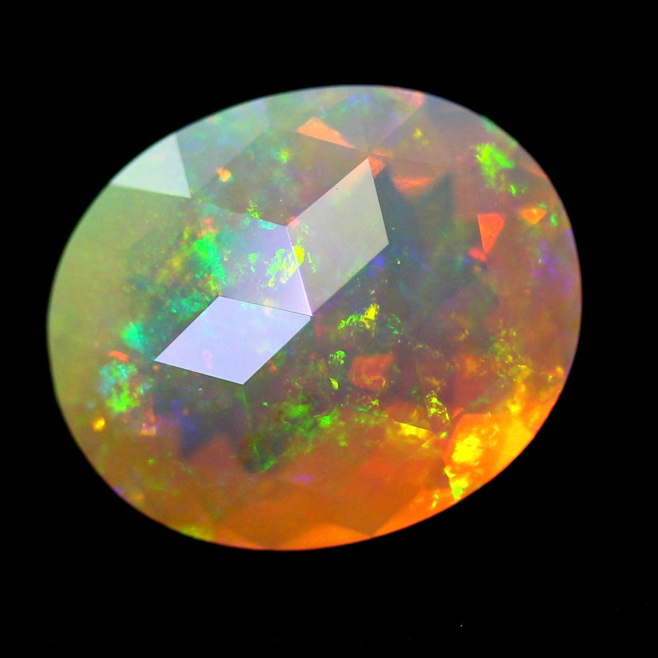 ゲオ先生の独自カット作品「キューブスターカット・オーバルversion」エチオピアオパール2.34ct ✨