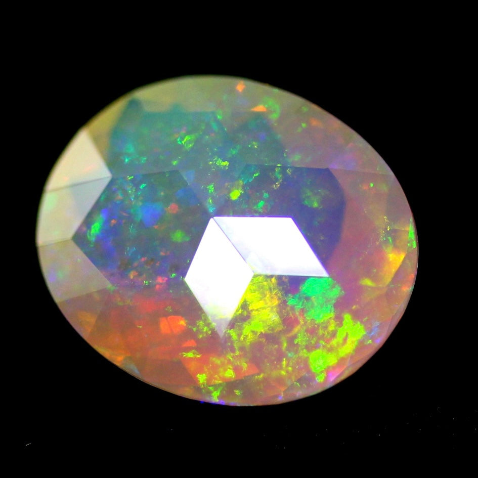ゲオ先生の独自カット作品「キューブスターカット・オーバルversion」エチオピアオパール2.34ct ✨
