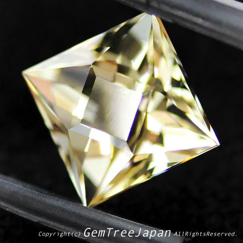 師匠作品“テーブル面縁取りカット”ラブラドライト2.65ct💎