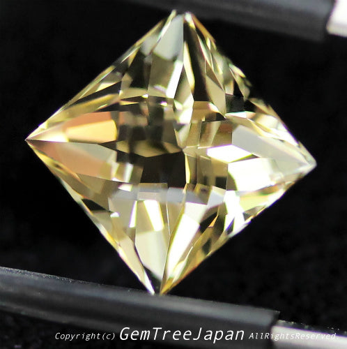 師匠作品“テーブル面縁取りカット”ラブラドライト2.65ct💎