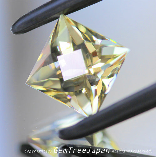 師匠作品“テーブル面縁取りカット”ラブラドライト2.65ct💎