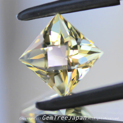師匠作品“テーブル面縁取りカット”ラブラドライト2.65ct💎