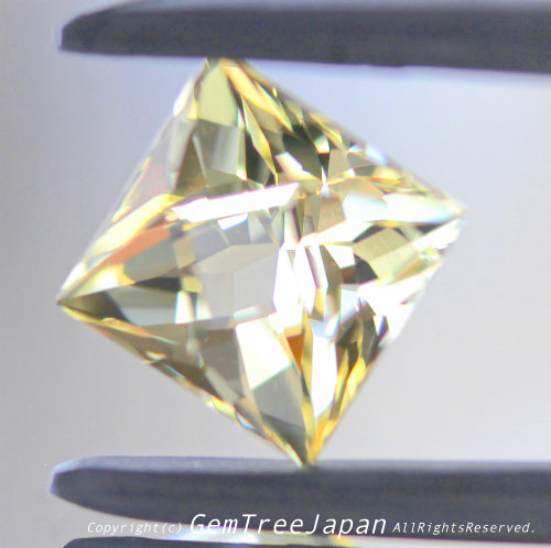 師匠作品“テーブル面縁取りカット”ラブラドライト2.65ct💎