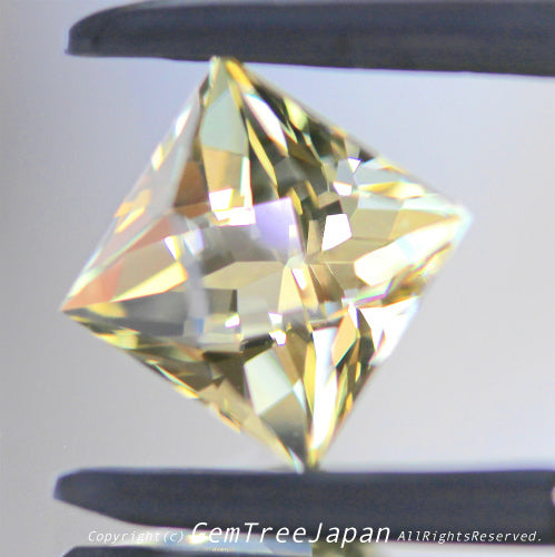 師匠作品“テーブル面縁取りカット”ラブラドライト2.65ct💎