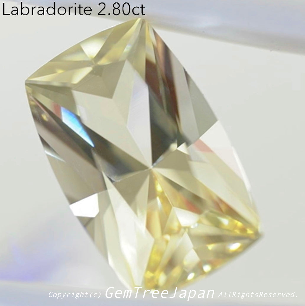 ピアッちゃんの傑作ラブラドライト2.80ct✨スーパークッションversion💎