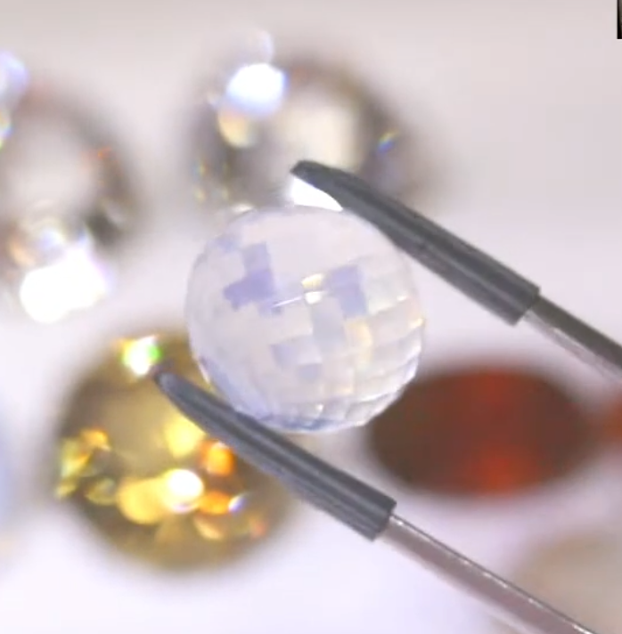 芸術的なミラーボールカット✨ミルキークォーツ 10.64ct 師匠作品💎