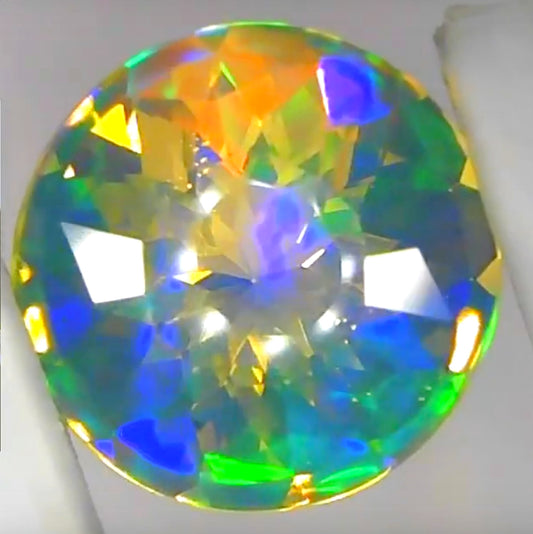 【SOLD OUT】仕入職人“肝入りカット”のエチオピアオパール0.52ct💎ゲオちゃん作品✨こちらは「お問合せ一番乗り特価」でご紹介です♪