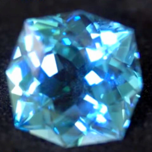 【SOLD OUT】この輝き最高です💎✨異次元ブルートパーズ8.48ct💎✨ピアッちゃん作品💎✨こちらは「LIVE中お問合せ一番乗り特価」でご紹介です♪