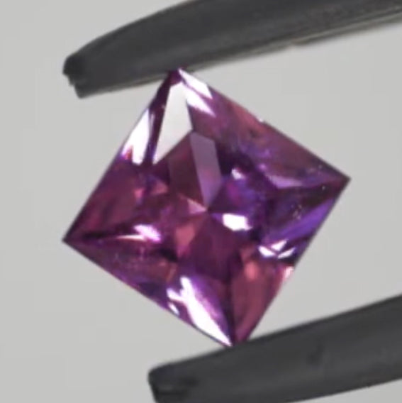 【SOLD OUT】ロードライトガーネット0.60ct/ピアッちゃん作品 ★11/11ハラキリ1円オークションライブ★クーポンはごめんなさい🙇♂️