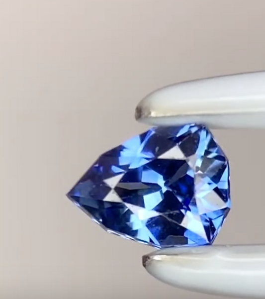 爽やかさも感じたいブルー💙コーンフラワーブルー系サファイア0.216ct ピアッちゃん作品