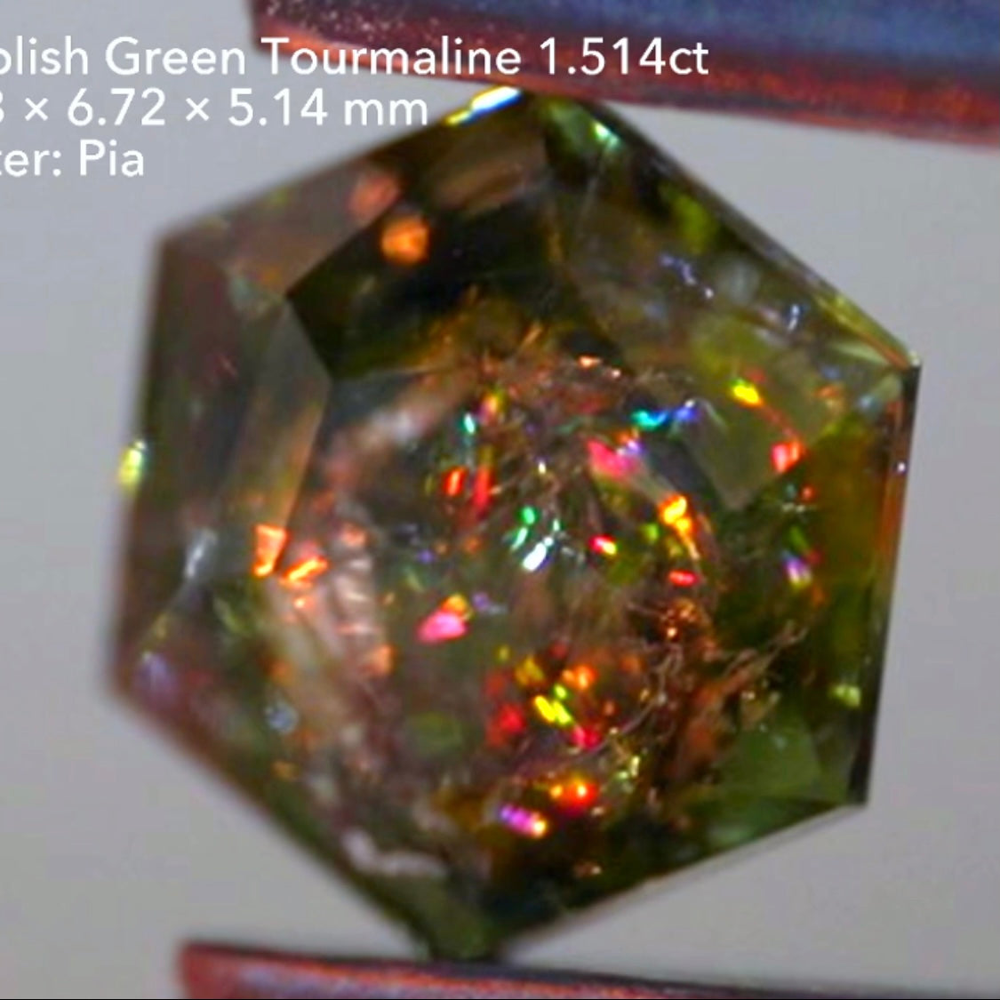 【SOLD OUT】とんでもねぇ虹🌈&“おひねりカット”ヘキサゴン✨パープリッシュグリーントルマリン1.514ct💎ピアッちゃん作品