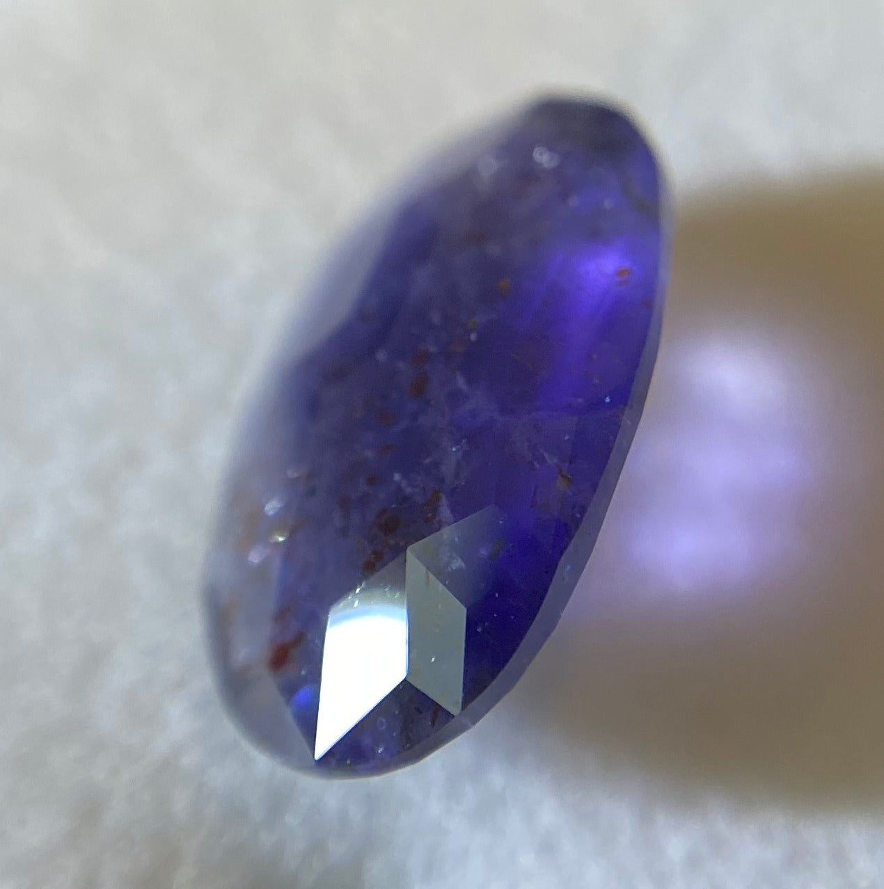 【SOLD OUT】キューブスターが施されたブラッドショットアイオライト2.397ct✨ゲオちゃん作品