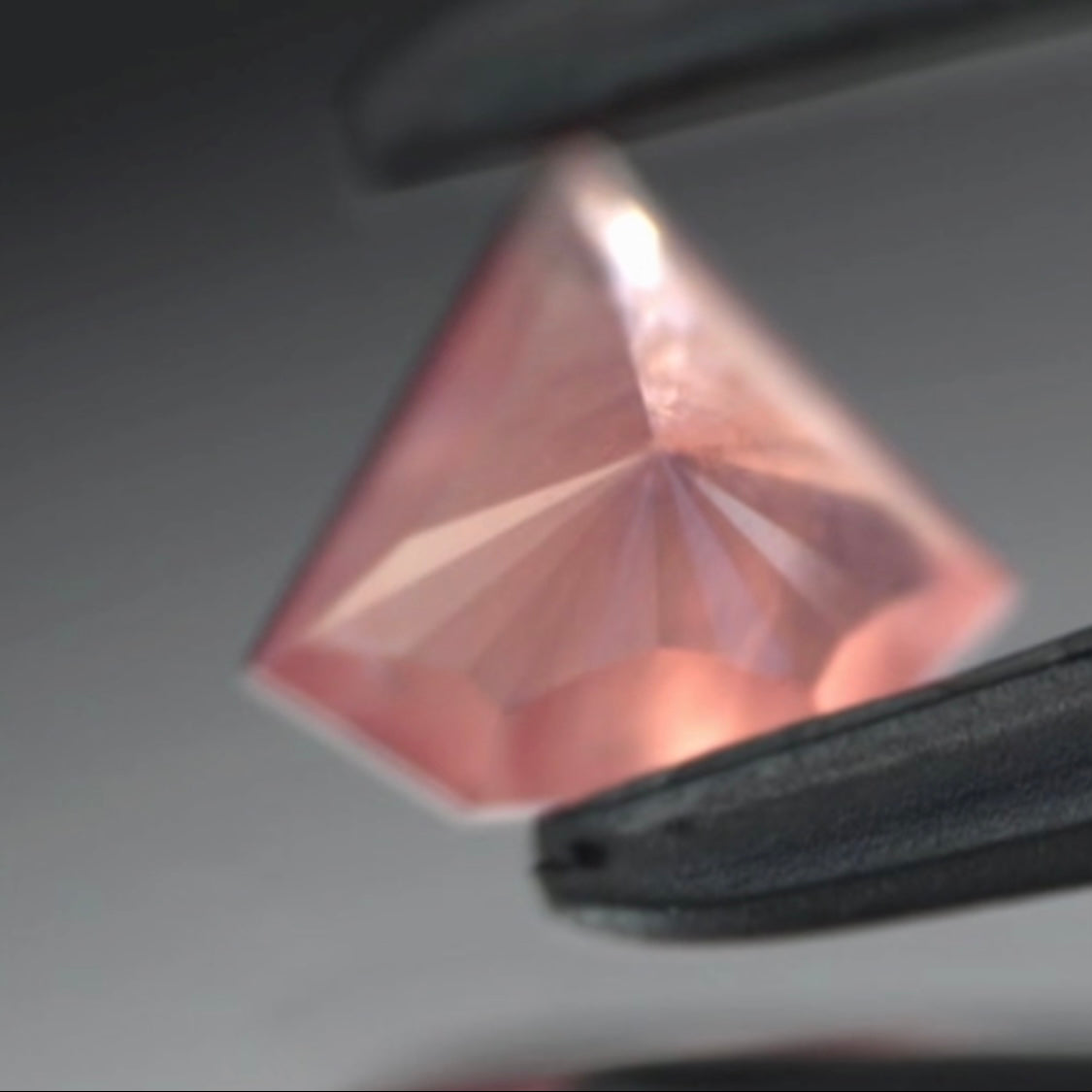 また新たな宝石形 が完成💎“日本が誇る北海道の宝”ロードクロサイト0.562ct✨ゲオちゃん作品👍
