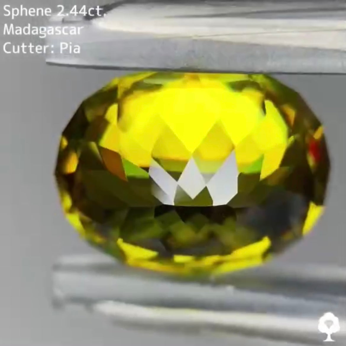 一点の曇りもない恐ろしいほどの輝き★スフェーン 2.44ct ピアッちゃん作品