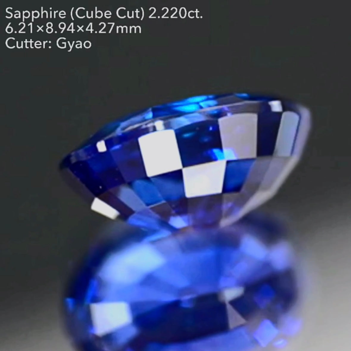 ロイヤルにインクブルーが混ざった濃厚美色に縁取りキューブカット★サファイア 2.220ct【Cube cut】