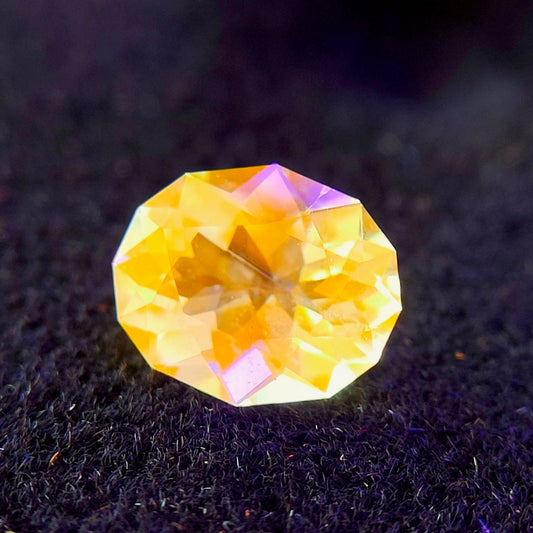 【ご落札者様専用】大人気✨激変イエロー!夜空に瞬く星の煌めき★UVだけでなくカラーレスの輝きも抜群の美カット★スキャポライト0.511ct ピアッちゃん作品