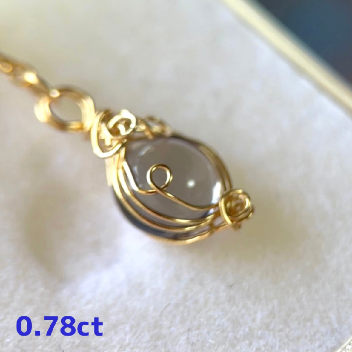 ゆらゆらかわいいピアスが登場♪アイオライト 0.73ct/0.78ct【ねこ石さん🐈ワイヤー巻き作品】