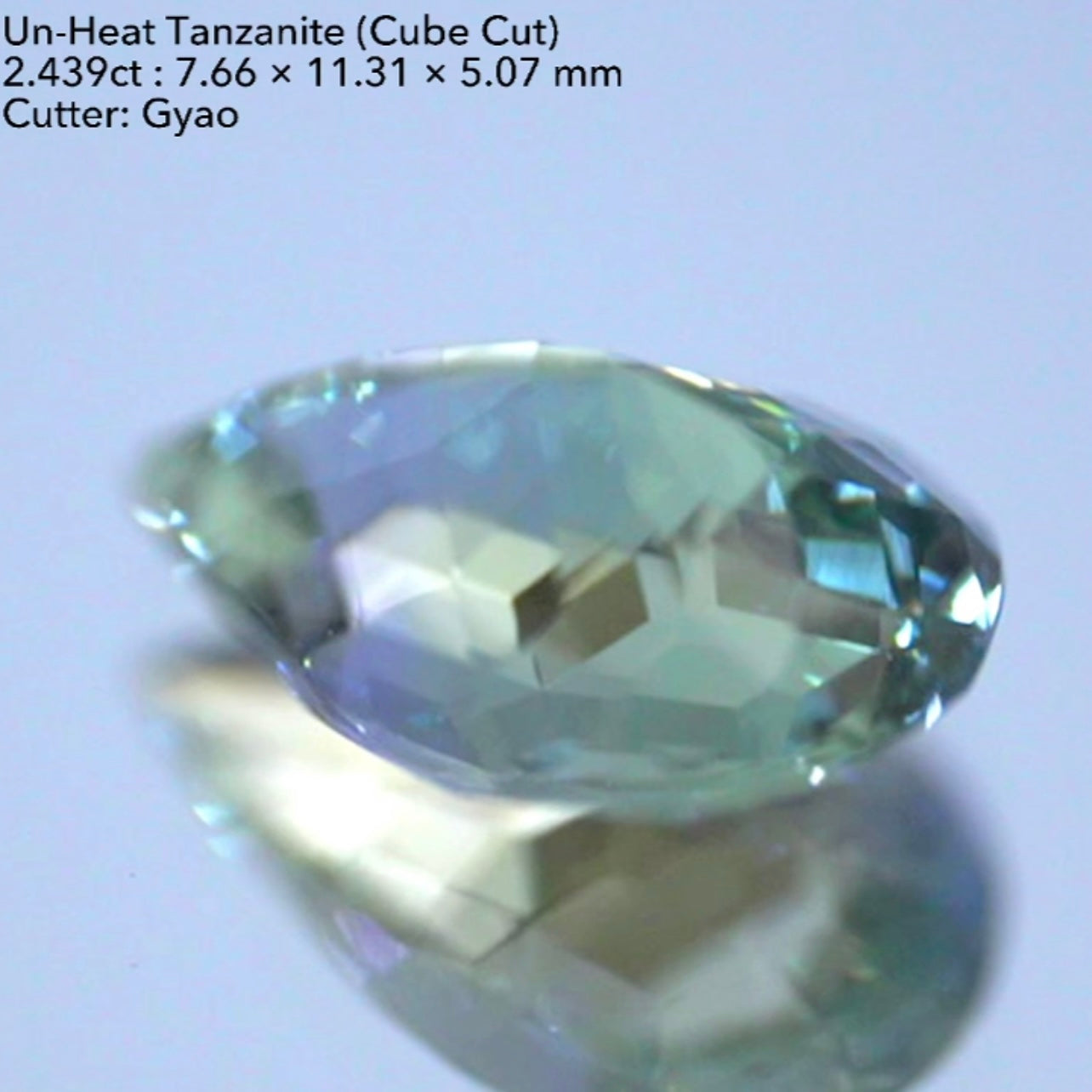 【キューブが敷き詰められた“雫”形】非加熱タンザナイト(ゾイサイト)2.439ct (マンダリンオリエンタル個展開催特別出品)