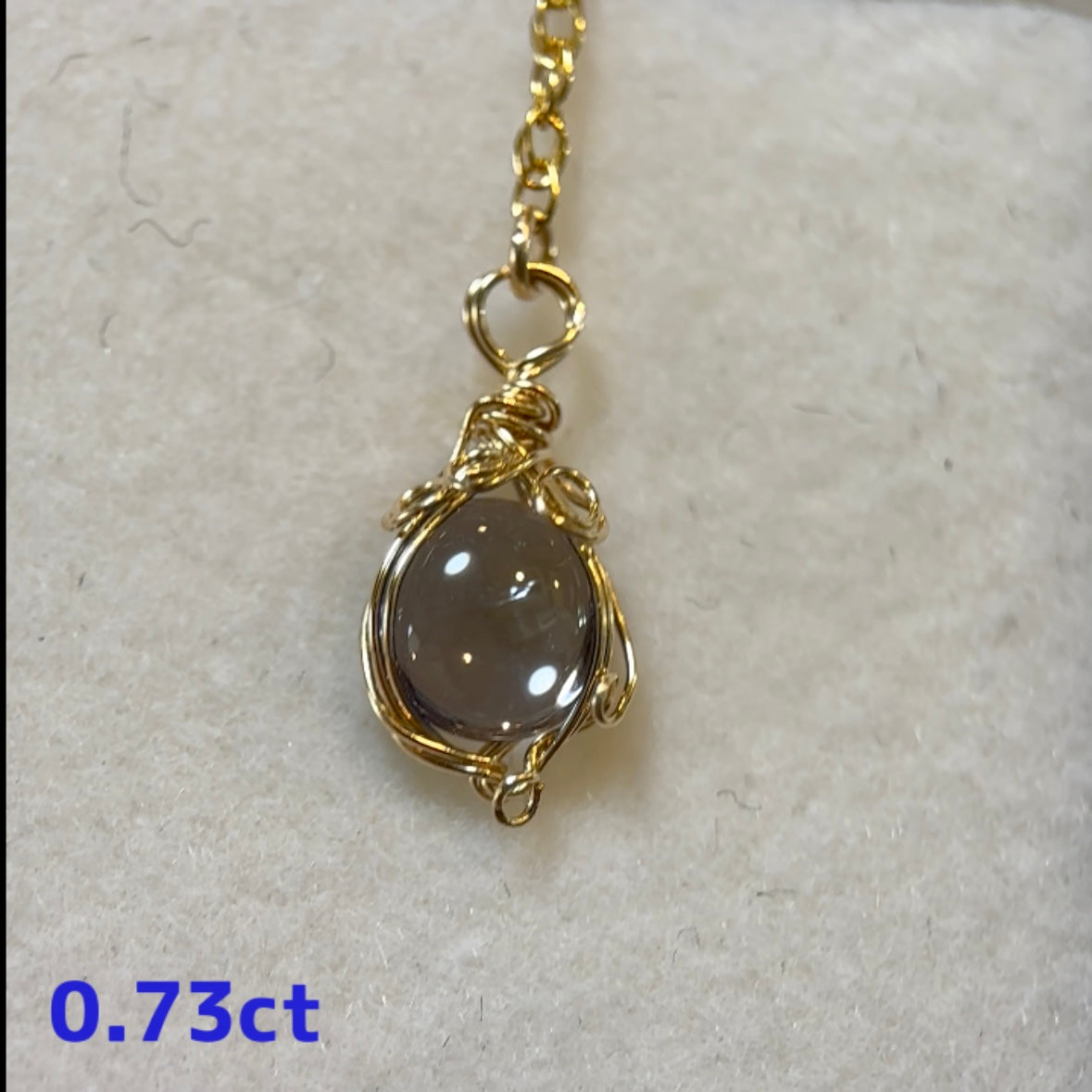 ゆらゆらかわいいピアスが登場♪アイオライト 0.73ct/0.78ct【ねこ石さん🐈ワイヤー巻き作品】