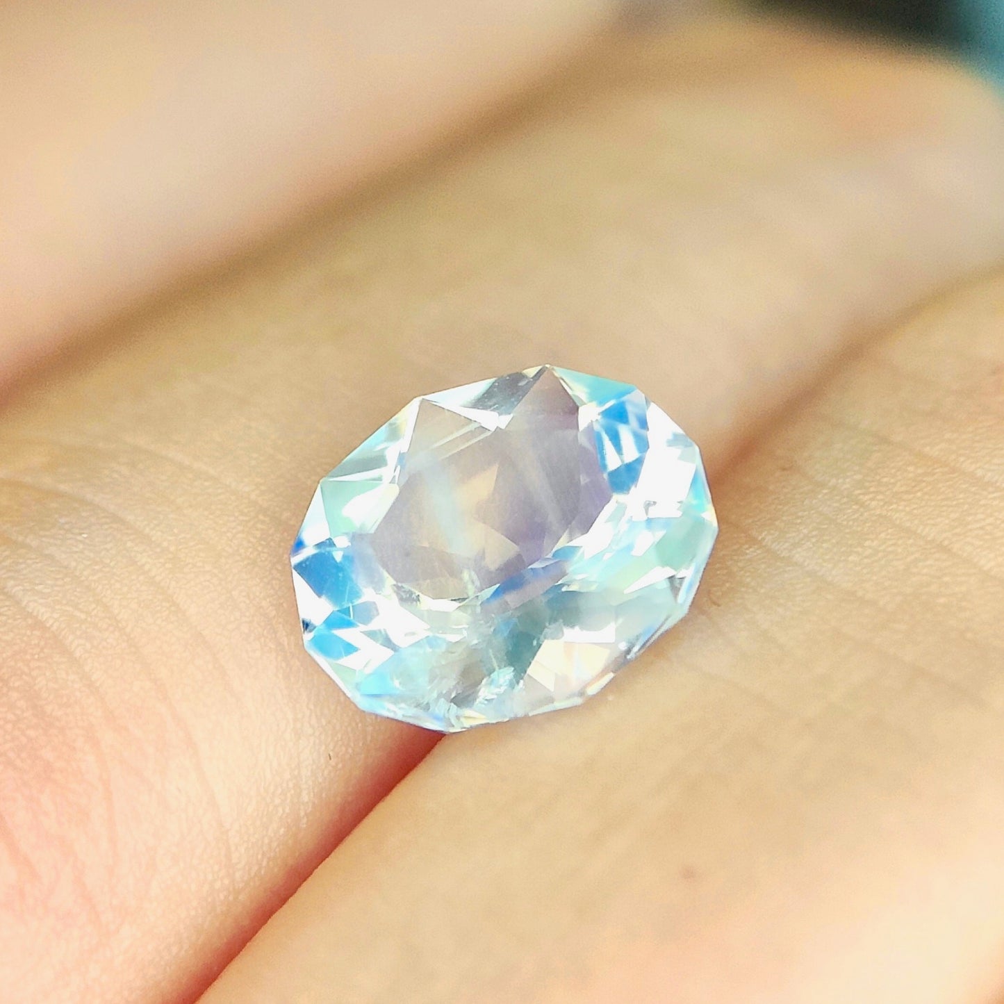 💎✖️8✨宝石形が見えるピアッちゃん新カット💎インクル見えるこの結晶感が幻想的🦄レインボームーンストーン1.400ct