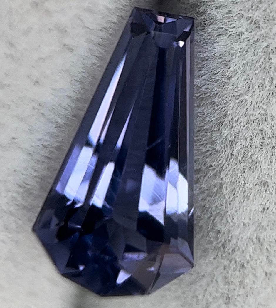 【お客さま専用】アイオライト 0.92 ct ファンシーカット ピアっちゃん作品 ユサコレ放出★5ZBご利用価格