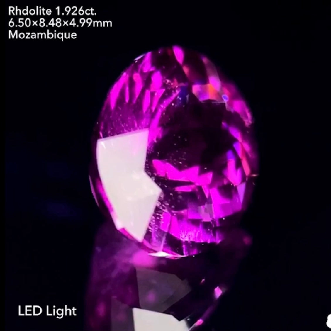流れるキューブの煌めきが美しすぎる!テリツヤ抜群美色ロードライトガーネット1.926ct💜ゲオちゃん作品