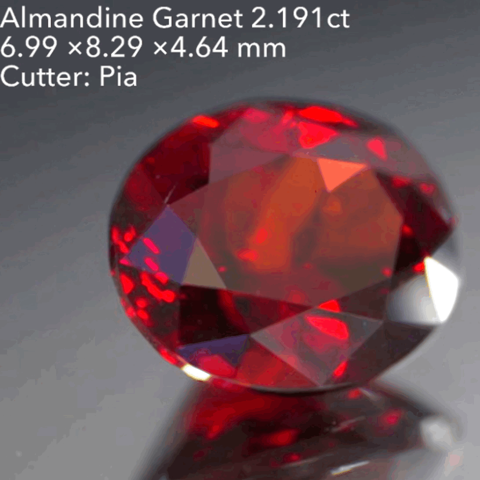 【SOLD OUT】ロマンを感じる深い赤✨レッドアルマンディンガーネット2.191ct💎ピアッちゃん作品👍