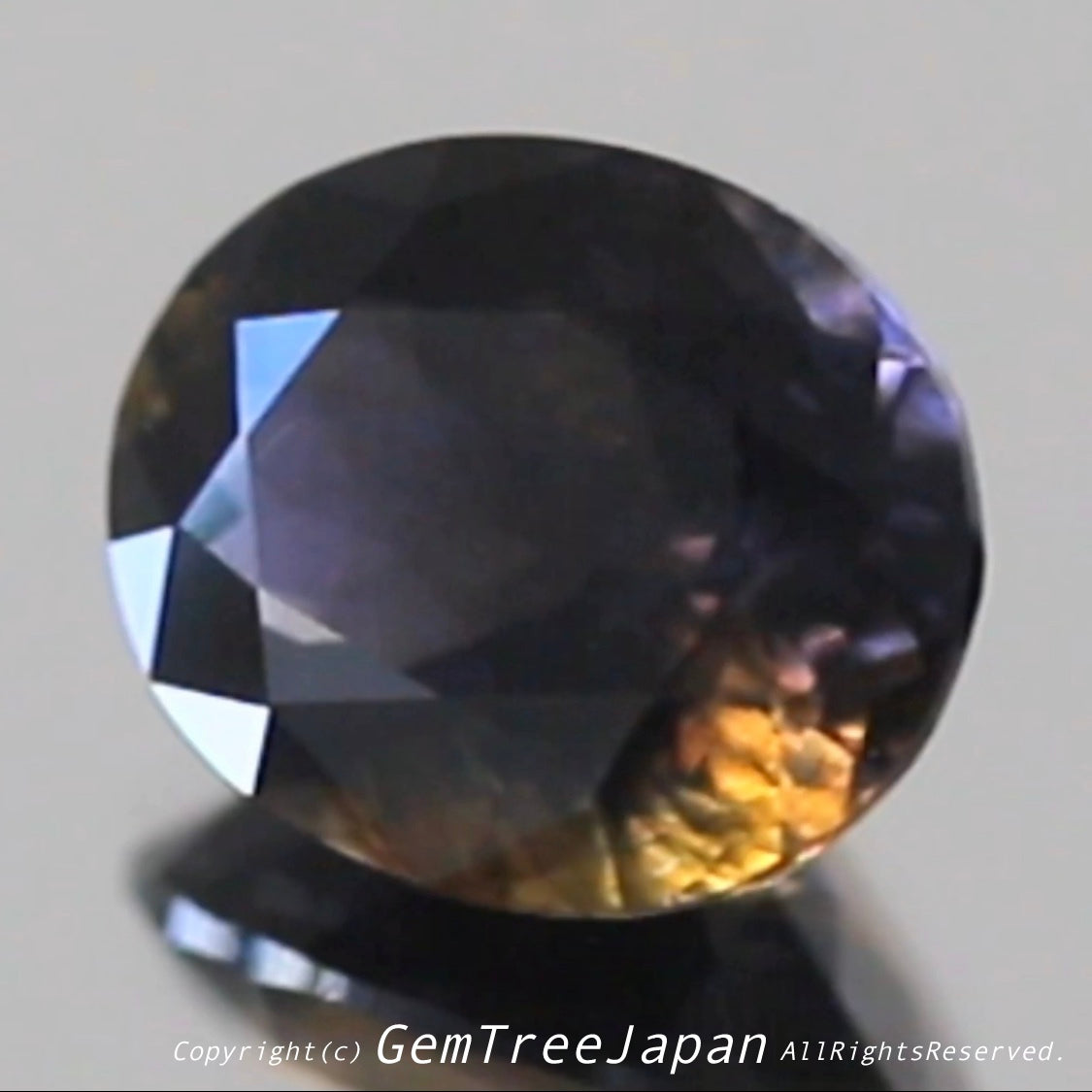 これぞアイオライトの面白さ😄こちらは2.50ct✨“青”特集 & “緑”特集 番外編❗半端ない多色感️👍