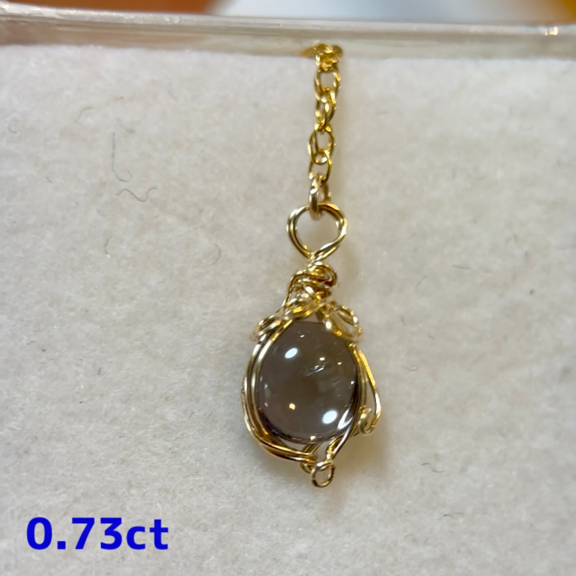 ゆらゆらかわいいピアスが登場♪アイオライト 0.73ct/0.78ct【ねこ石さん🐈ワイヤー巻き作品】