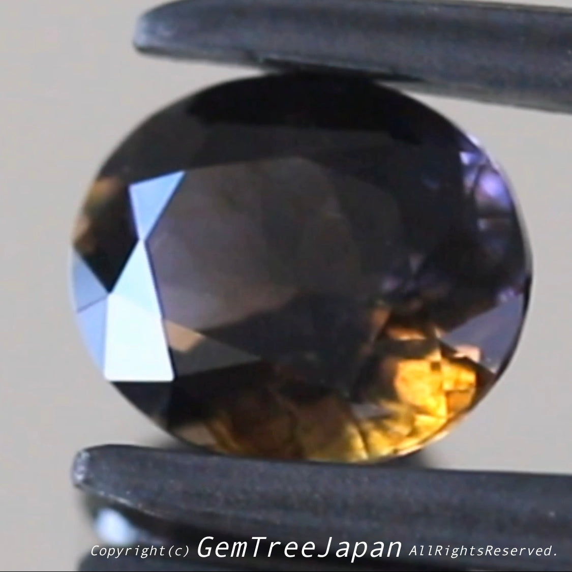 これぞアイオライトの面白さ😄こちらは2.50ct✨“青”特集 & “緑”特集 番外編❗半端ない多色感️👍