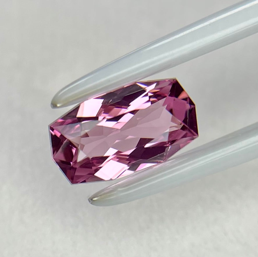 リボンが舞うような見事なダブリング🎀ピンキッシュパープルスピネル1.370ct💜ピアッちゃん作品【コランダム夏祭り🔥先駆け特価‼️】