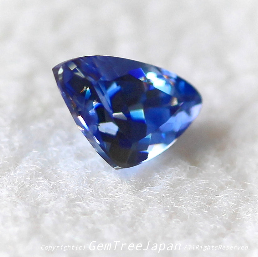 さすがベニト&トリリアント❗️贅沢なボリュームと贅沢な輝き✨ベニトアイト0.44ct💎