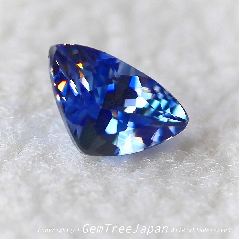 さすがベニト&トリリアント❗️贅沢なボリュームと贅沢な輝き✨ベニトアイト0.44ct💎