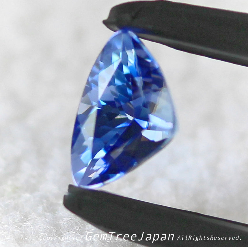 さすがベニト&トリリアント❗️贅沢なボリュームと贅沢な輝き✨ベニトアイト0.44ct💎