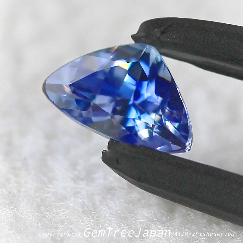 さすがベニト&トリリアント❗️贅沢なボリュームと贅沢な輝き✨ベニトアイト0.44ct💎