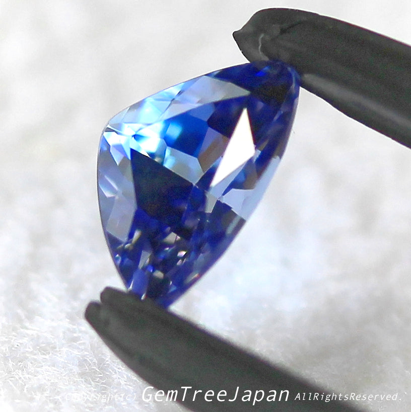 さすがベニト&トリリアント❗️贅沢なボリュームと贅沢な輝き✨ベニトアイト0.44ct💎