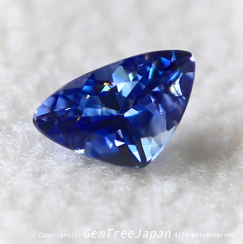 さすがベニト&トリリアント❗️贅沢なボリュームと贅沢な輝き✨ベニトアイト0.44ct💎