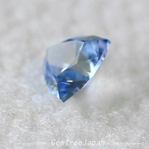 小さくてもカナリ面白い❗️ファンシートリリアント&パーティーカラーレス✨ベニトアイト0.18ct💎こちらもカナリ玄人向け😉