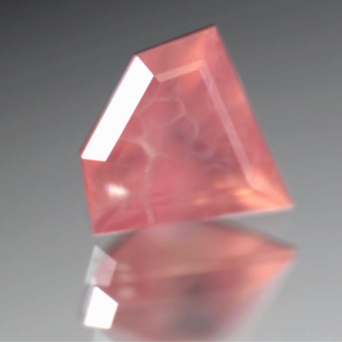 また新たな宝石形 が完成💎“日本が誇る北海道の宝”ロードクロサイト0.562ct✨ゲオちゃん作品👍