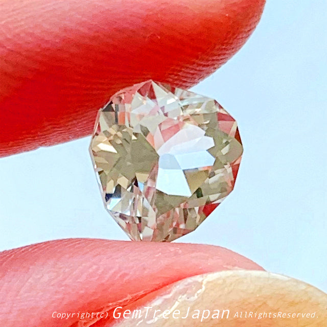 個性的な形・個性のない色♪ピュアホワイトトパーズ3.23ct✨11/17お昼Live配信商品⚡️師匠作品💎