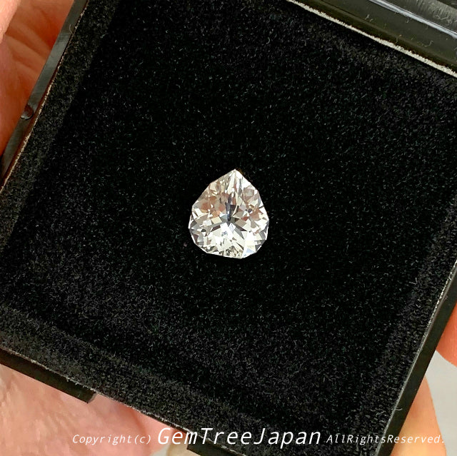 個性的な形・個性のない色♪ピュアホワイトトパーズ3.23ct✨11/17お昼Live配信商品⚡️師匠作品💎