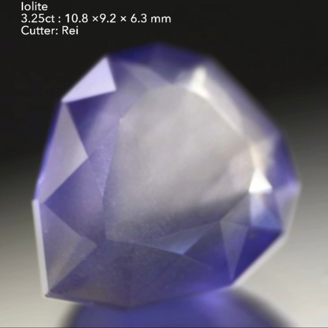 この雰囲気たまりません👍コロッとしたカクカクファンシーペアシェイプ💎シルキーアイオライト3.25ct✨レイちゃん作品