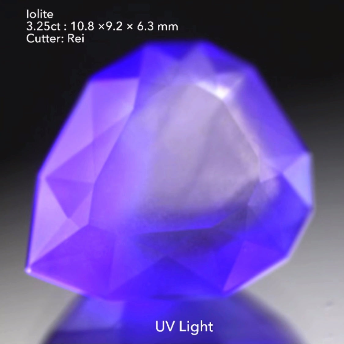 この雰囲気たまりません👍コロッとしたカクカクファンシーペアシェイプ💎シルキーアイオライト3.25ct✨レイちゃん作品