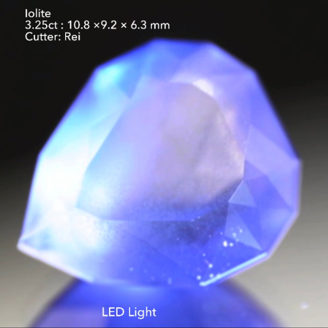 この雰囲気たまりません👍コロッとしたカクカクファンシーペアシェイプ💎シルキーアイオライト3.25ct✨レイちゃん作品