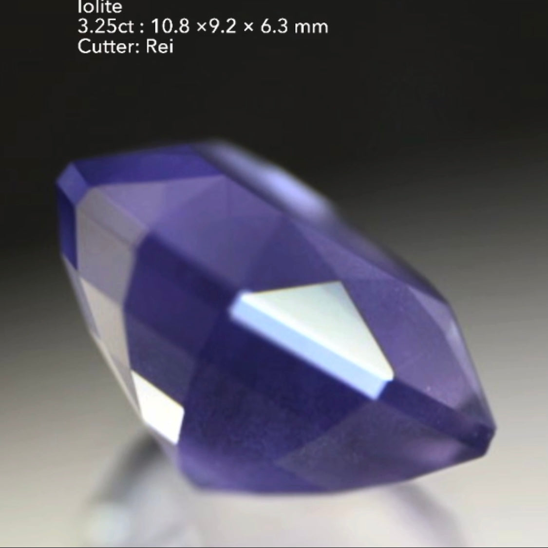 この雰囲気たまりません👍コロッとしたカクカクファンシーペアシェイプ💎シルキーアイオライト3.25ct✨レイちゃん作品