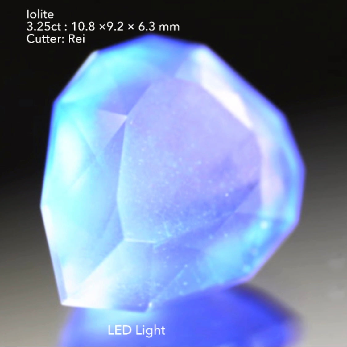 この雰囲気たまりません👍コロッとしたカクカクファンシーペアシェイプ💎シルキーアイオライト3.25ct✨レイちゃん作品