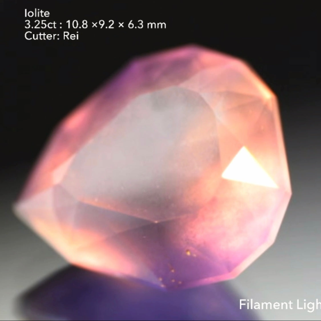 この雰囲気たまりません👍コロッとしたカクカクファンシーペアシェイプ💎シルキーアイオライト3.25ct✨レイちゃん作品